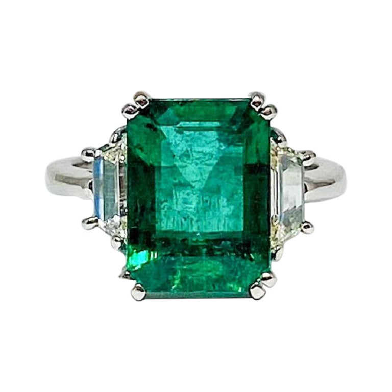 Ring mit 4,18 Karat GIA-zertifiziertem Smaragd und Diamant im Angebot