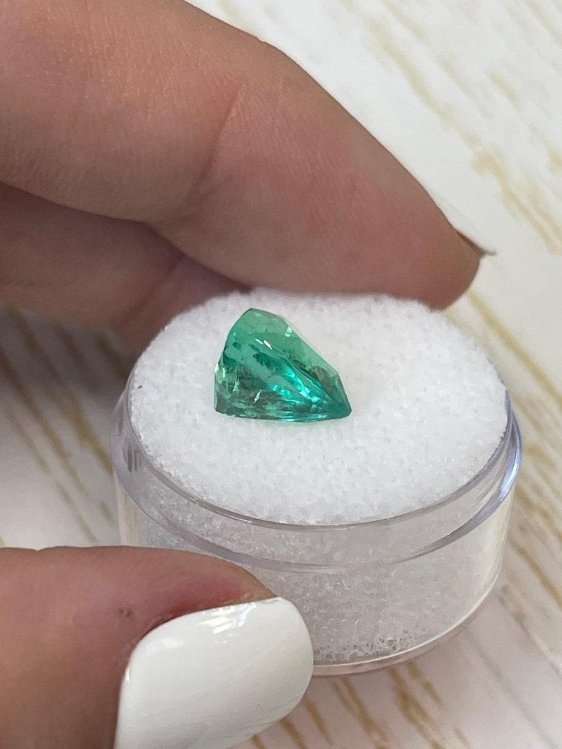 Émeraude colombienne de 4.18 carats taillée en cœur  Greene & Greene Greene 10x10 pierres en vrac Pour femmes en vente