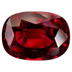 Saphir rouge de 4,18 carats - taille coussin