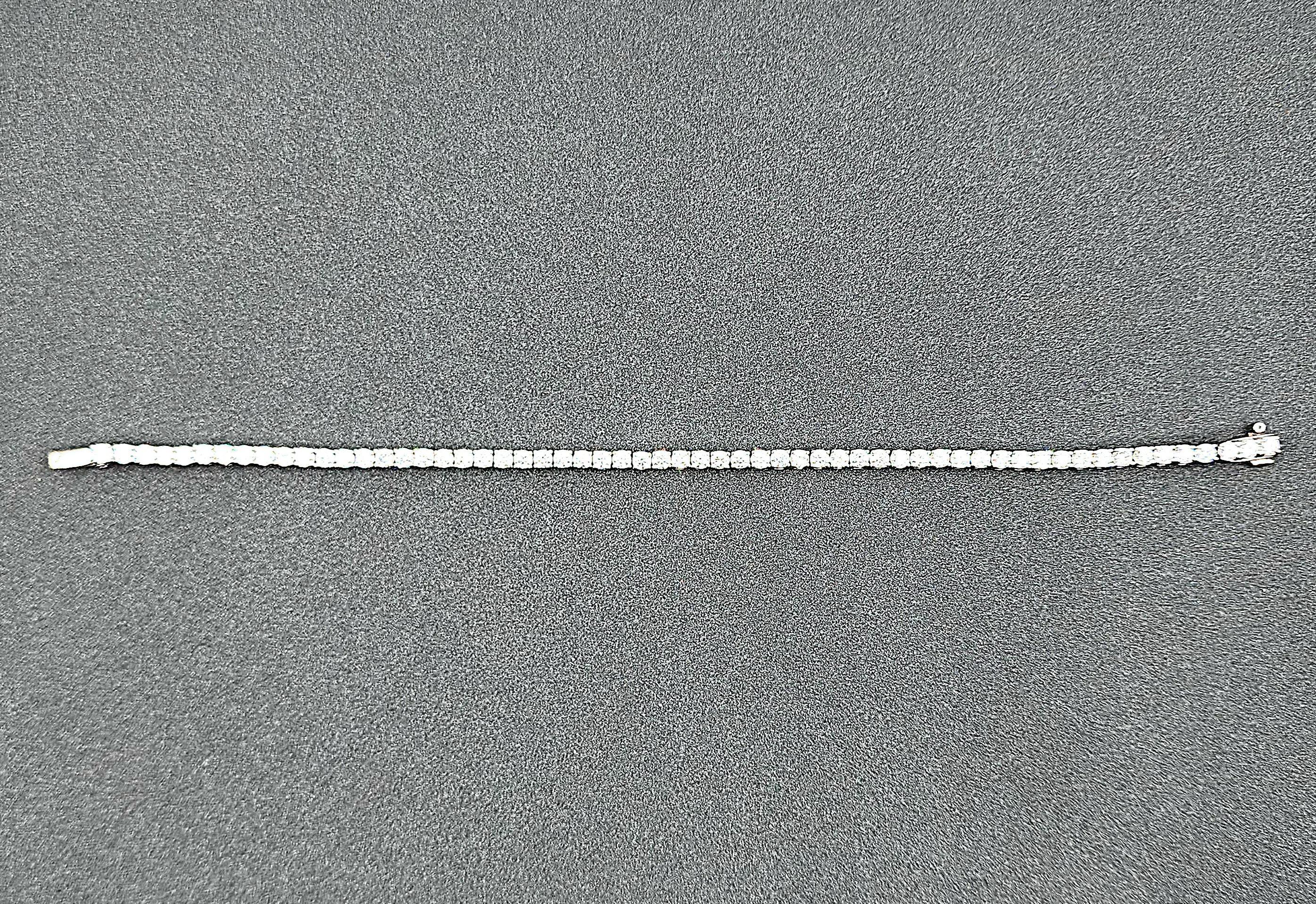 Modern 4.18 ct Diamond Tennis Bracelet