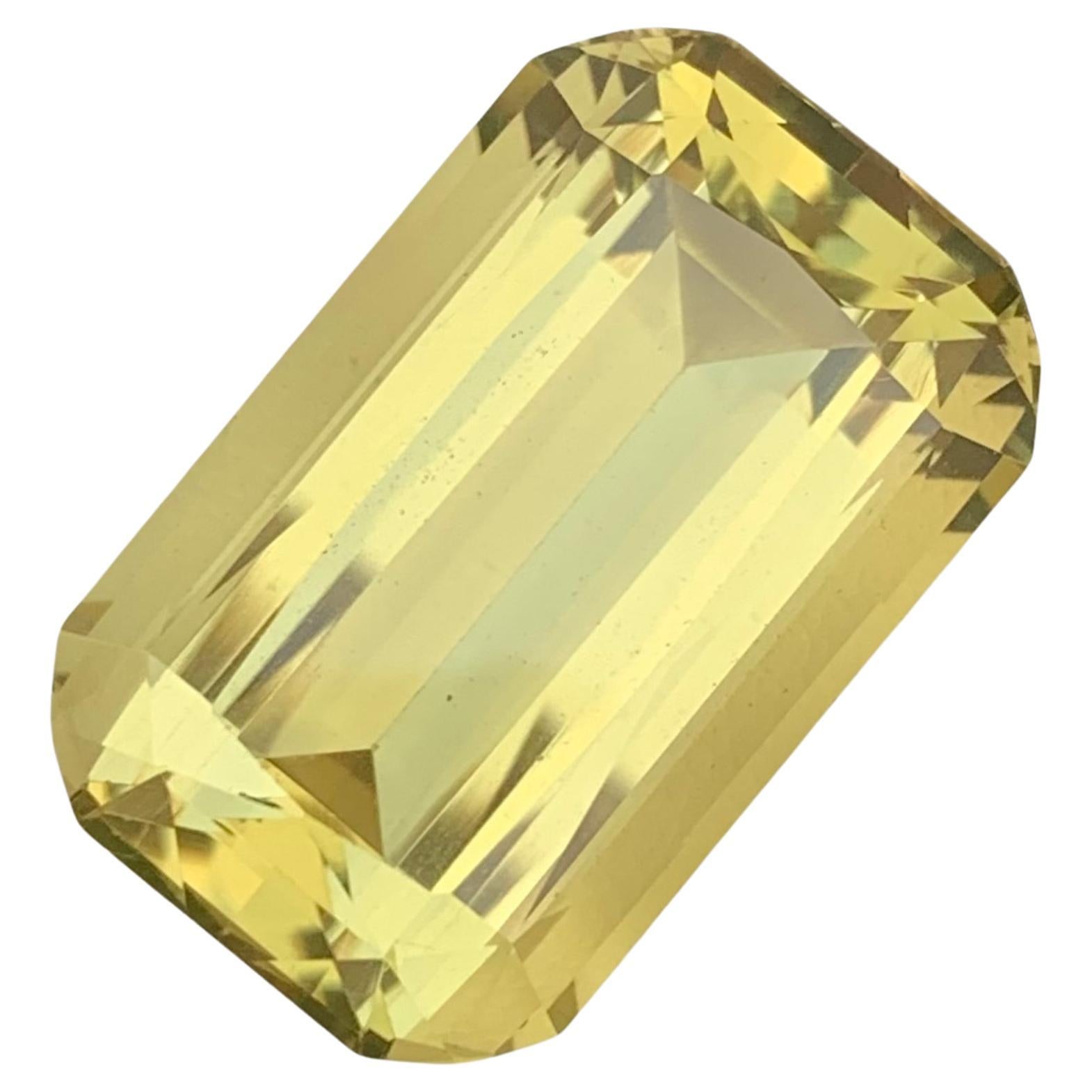 citrine naturelle non sertie en forme d'émeraude de 41,85 carats pour collier  en vente