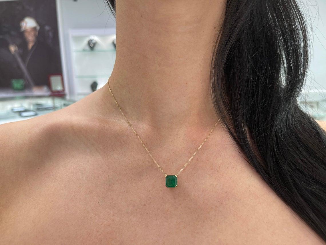 Moderne 4.18ct 14K Emerald Solitaire Necklace, Emerald Cut Gold Necklace en vente