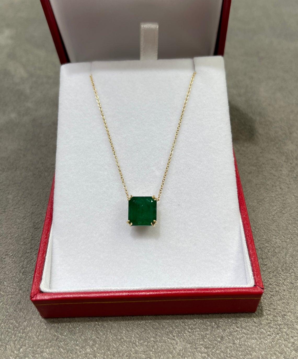 4,18 Karat 14K Smaragd Solitär Halskette, Smaragdschliff Gold Halskette für Damen oder Herren im Angebot