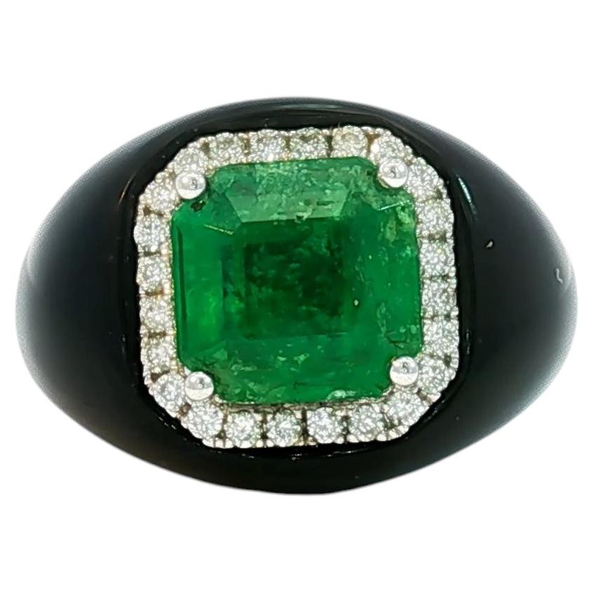 Anillo halo de diamantes talla esmeralda de 4,18 ct en oro blanco de 18 quilates en venta