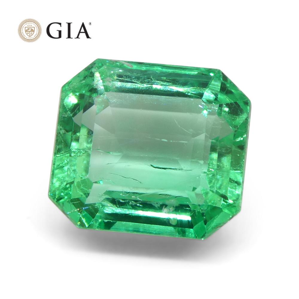 4.18ct Octagonal/Emerald Green Emerald GIA Certified Colombia   In New Condition In Toronto, Ontario