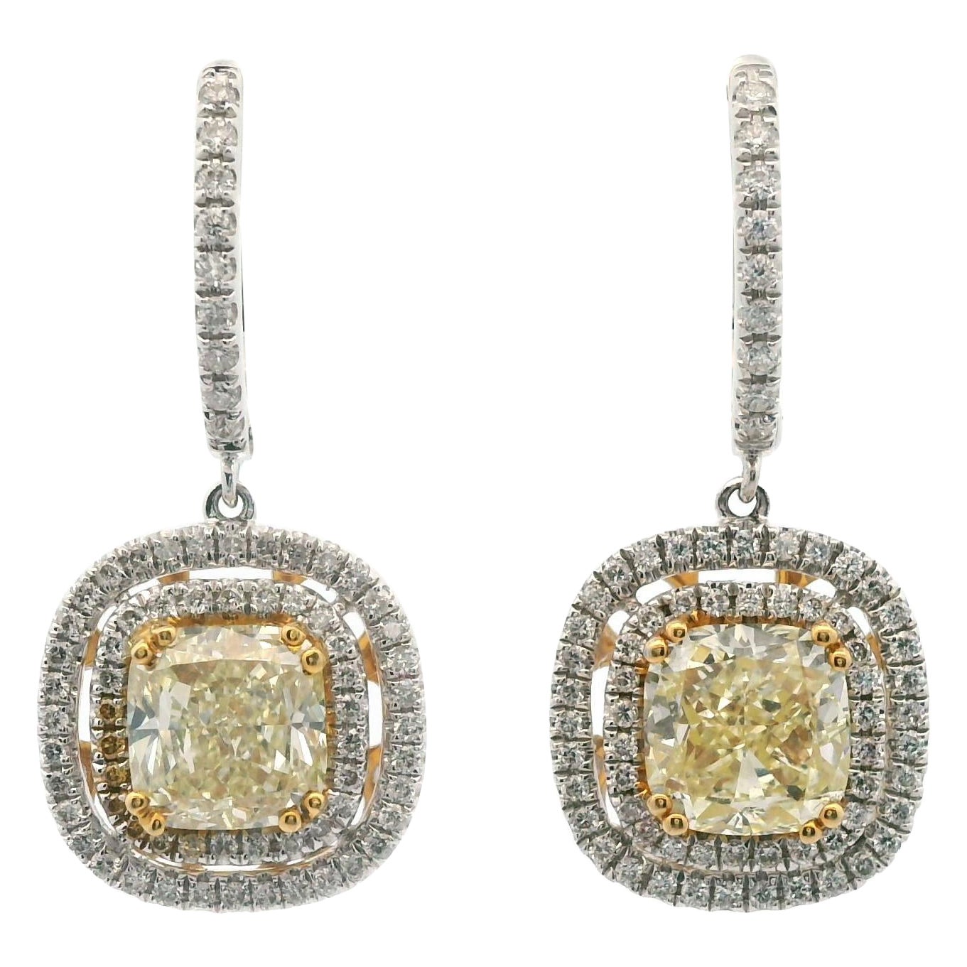 Orecchini pendenti con diamanti gialli certificati 4,18ctt e doppio alone 18k in vendita