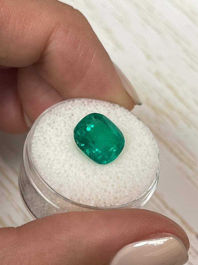 4,19 Quilates 11x10 Esmeralda Colombiana Verde Muzo Vivo - Gema Redondeada Talla Cojín en Nuevo estado para la venta en Jupiter, FL