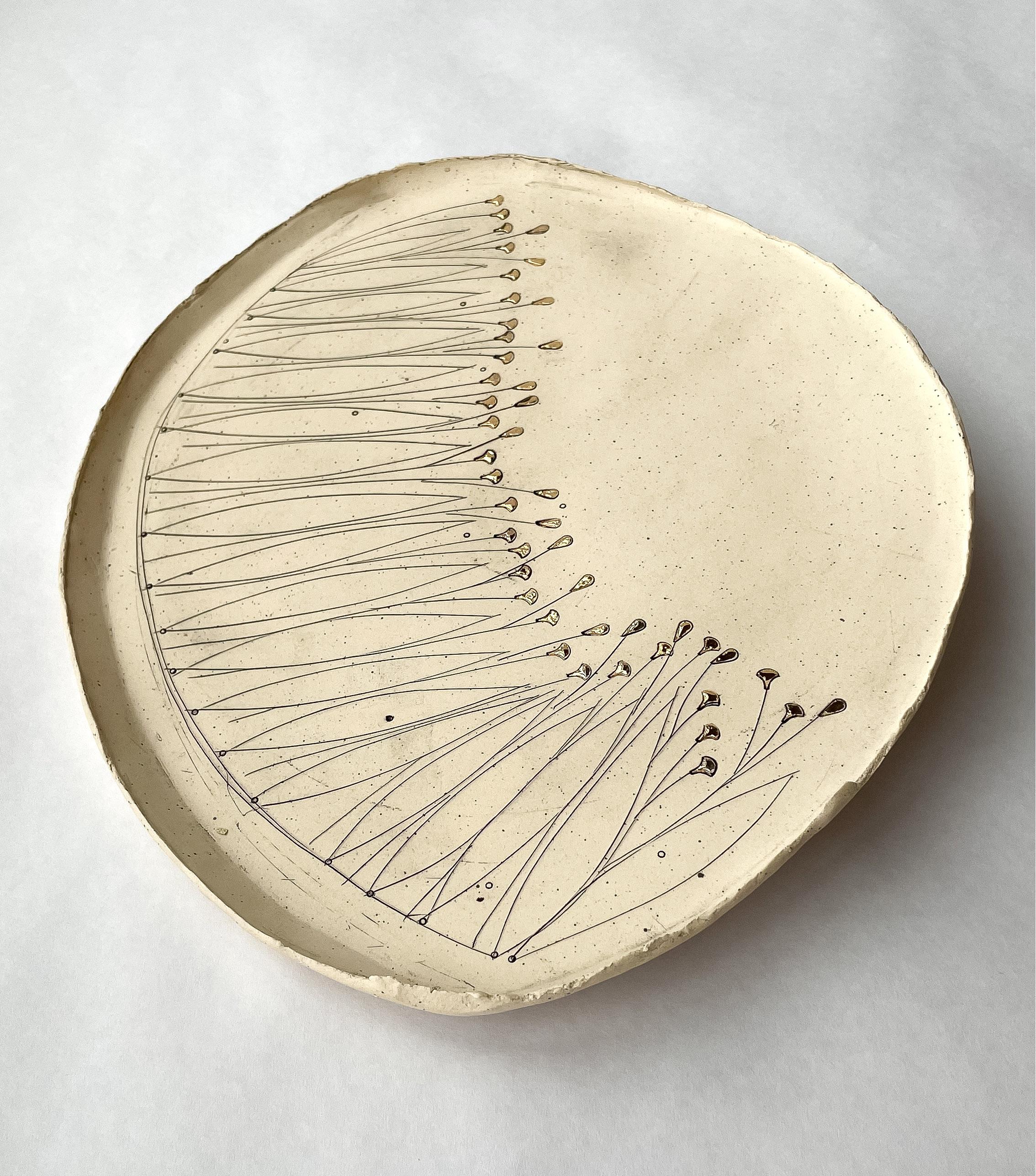 419-G Hand Crafted Golden Promise Fine Fronds Tray With 22kt Gold Detail by Helen Prior

A delicate hand-crafted tray, organic in shape with a torn clay edge in natural speckled stoneware clay.
Part of the Golden Promise Series-  a theme of