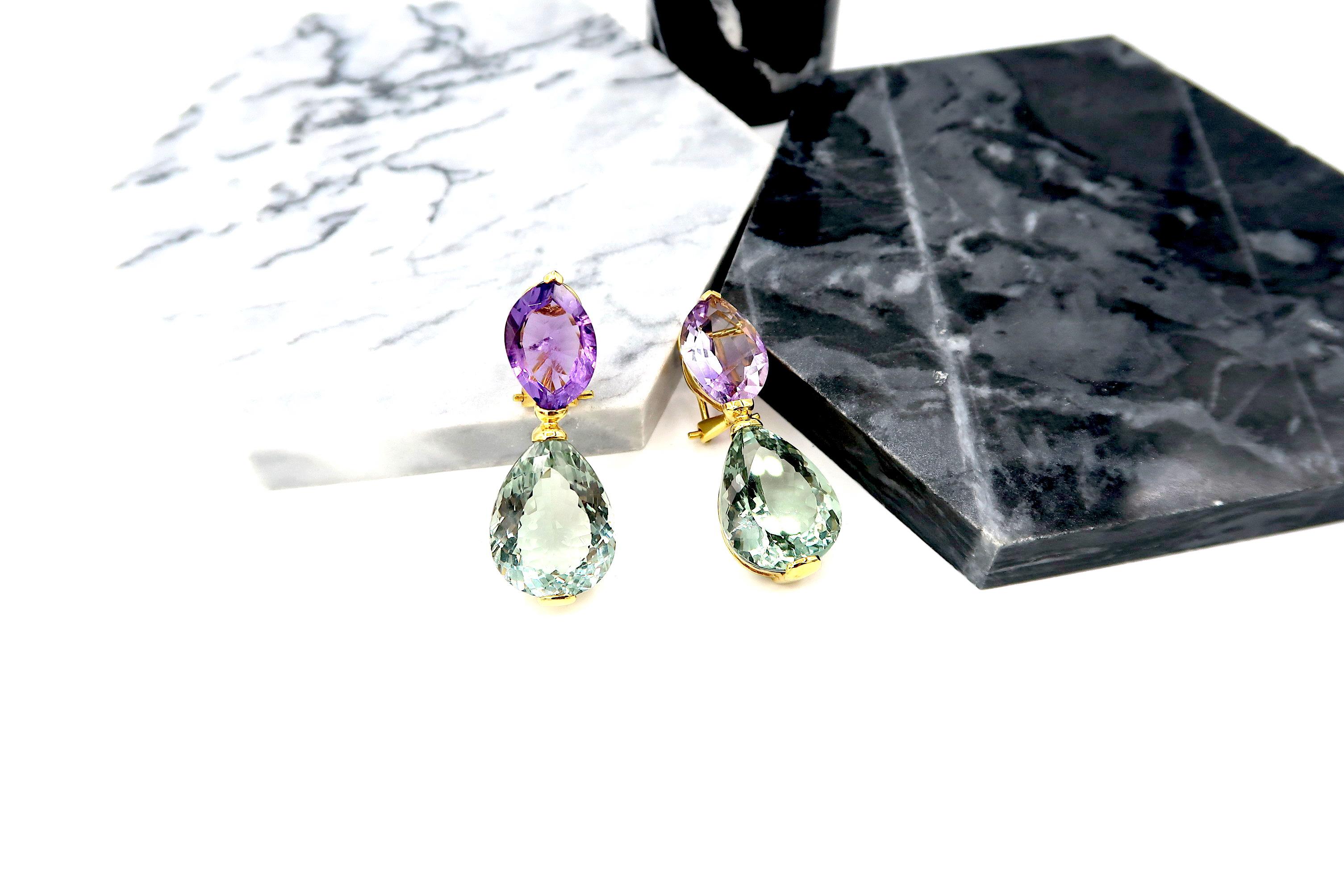 41,95 Karat lila und grüne Amethyst Tropfenohrringe aus 18 Karat Gelbgold (Gemischter Schliff) im Angebot