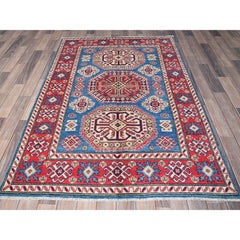 4'1 "x6' Azul Kazak con Diseño de Medallones Geométricos Alfombra de Lana Suave Anudada a Mano