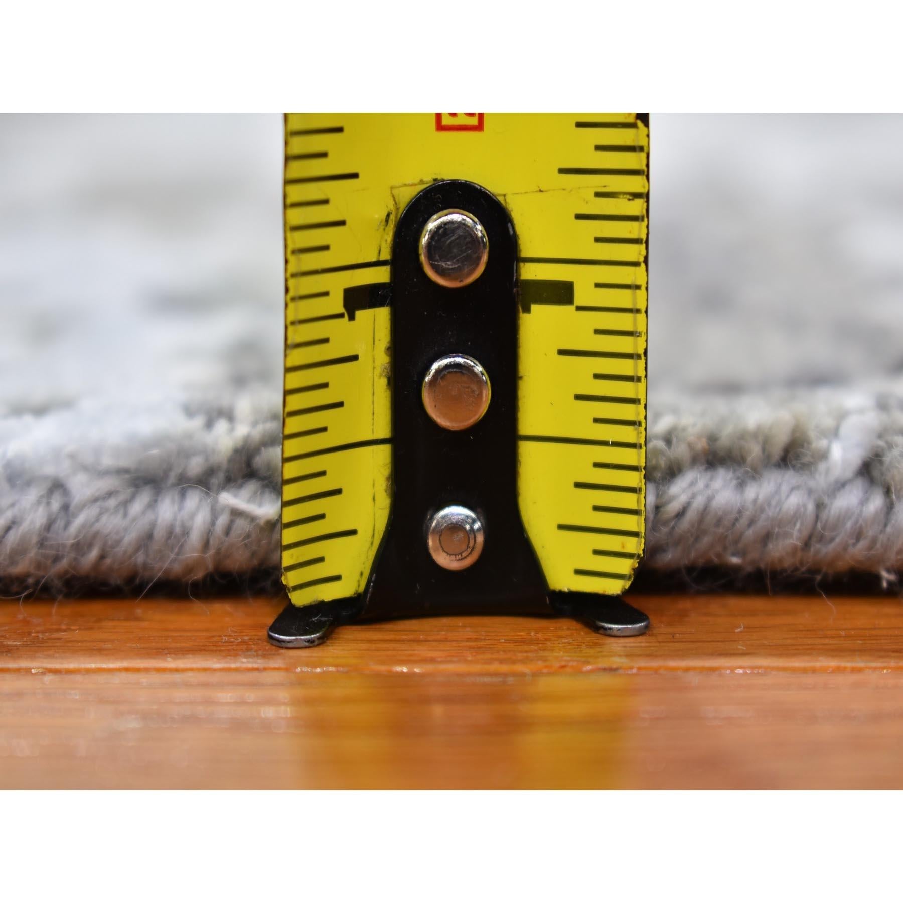 Tapis à armure dense en laine et soie, 4'1 