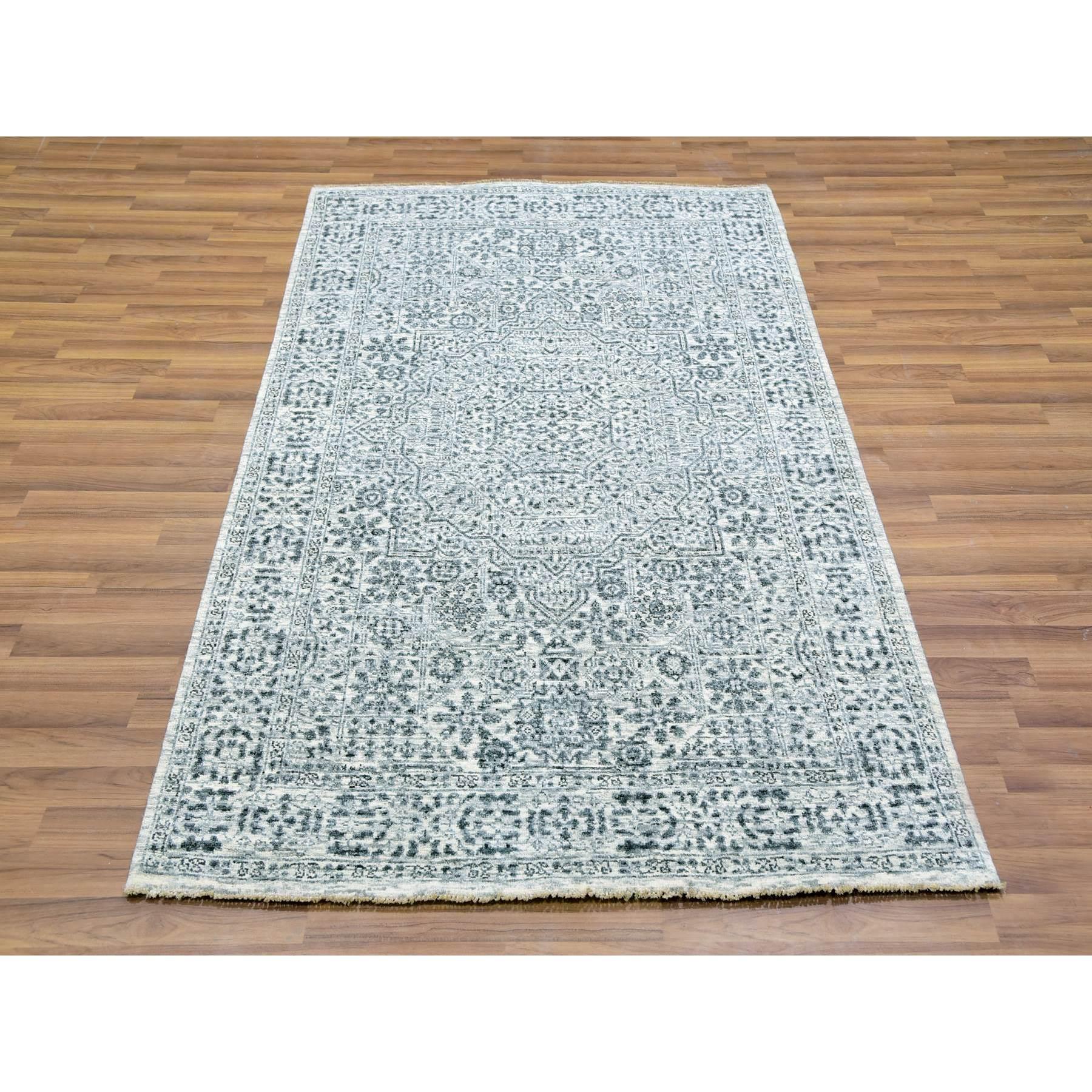 Bianco a cascata, Design Mamluke, Tono su tono, Lana di lusso non colorata, Annodato a mano, Tappeto orientale
Materiali primari: Lana
Lattice: No Pile 
altezza: 0,25 pollici
Stile: Di transizione
Colore primario: Avorio
Colori secondari: Avorio,