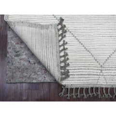 4'1"x6'8" White Moroccan Weave with Geometric Pattern Hand Knotted Soft Wool Rug