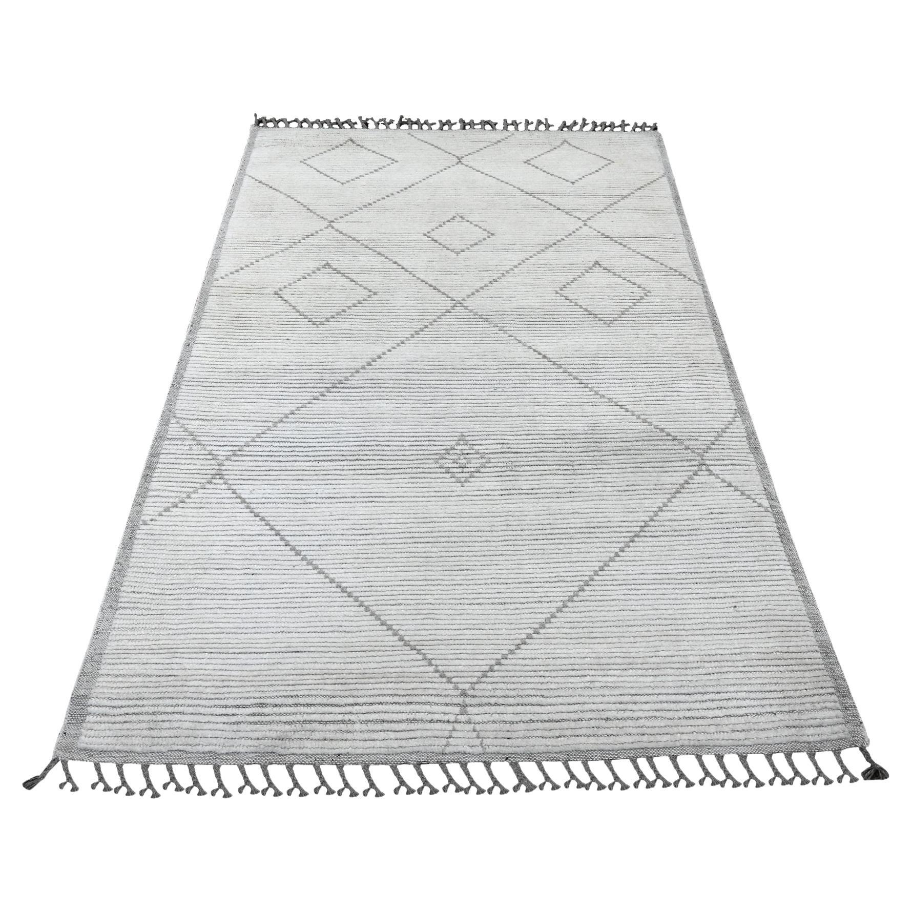 4
1"x6
8" White Moroccan Weave with Geometric Pattern Hand Knotted Soft Wool Rug