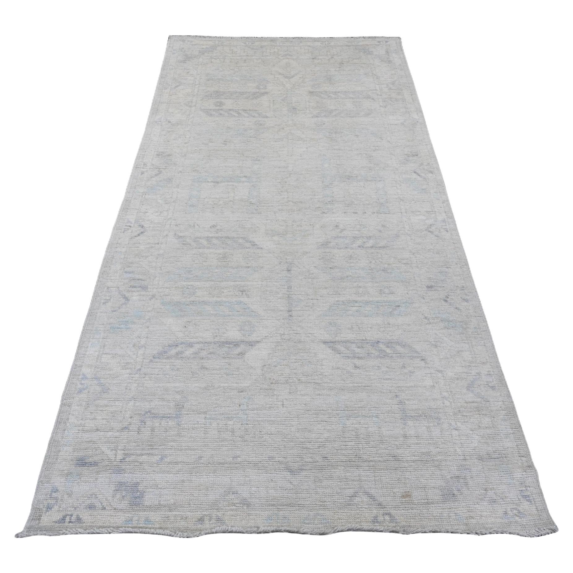Tappeto orientale Runner in lana annodato a mano di ispirazione anatolica 4'1 "x8' grigio