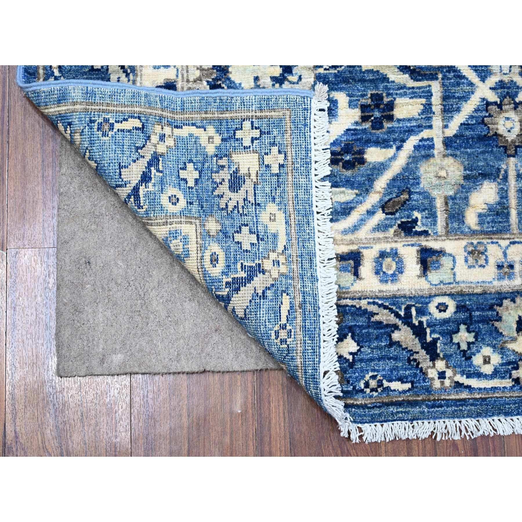 Questo è un autentico tappeto orientale Aryana Heriz All Over Design, 100% lana, annodato a mano, unico nel suo genere. È stato annodato per mesi e mesi con tecniche di tessitura secolari da esperti artigiani.
Materiali primari: Lana
Lattice: No