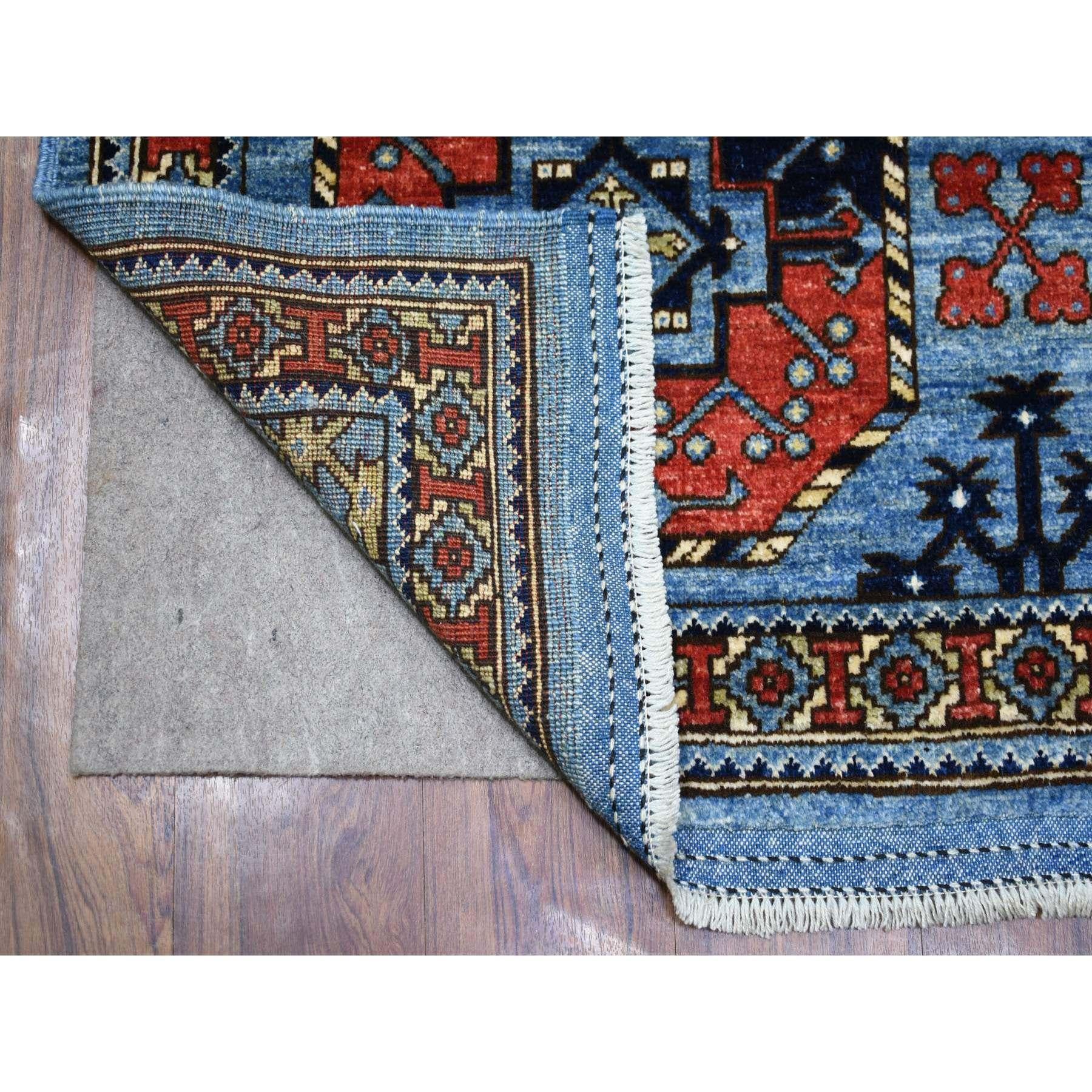 Dies ist eine wirklich echte one-of-a-kind Extra weiche Wolle handgeknüpft blau afghanischen Ersari mit Hutchlu Parda Design Oriental Wide Runner Rug. Es wurde monatelang von erfahrenen Kunsthandwerkern in jahrhundertealten Webtechniken