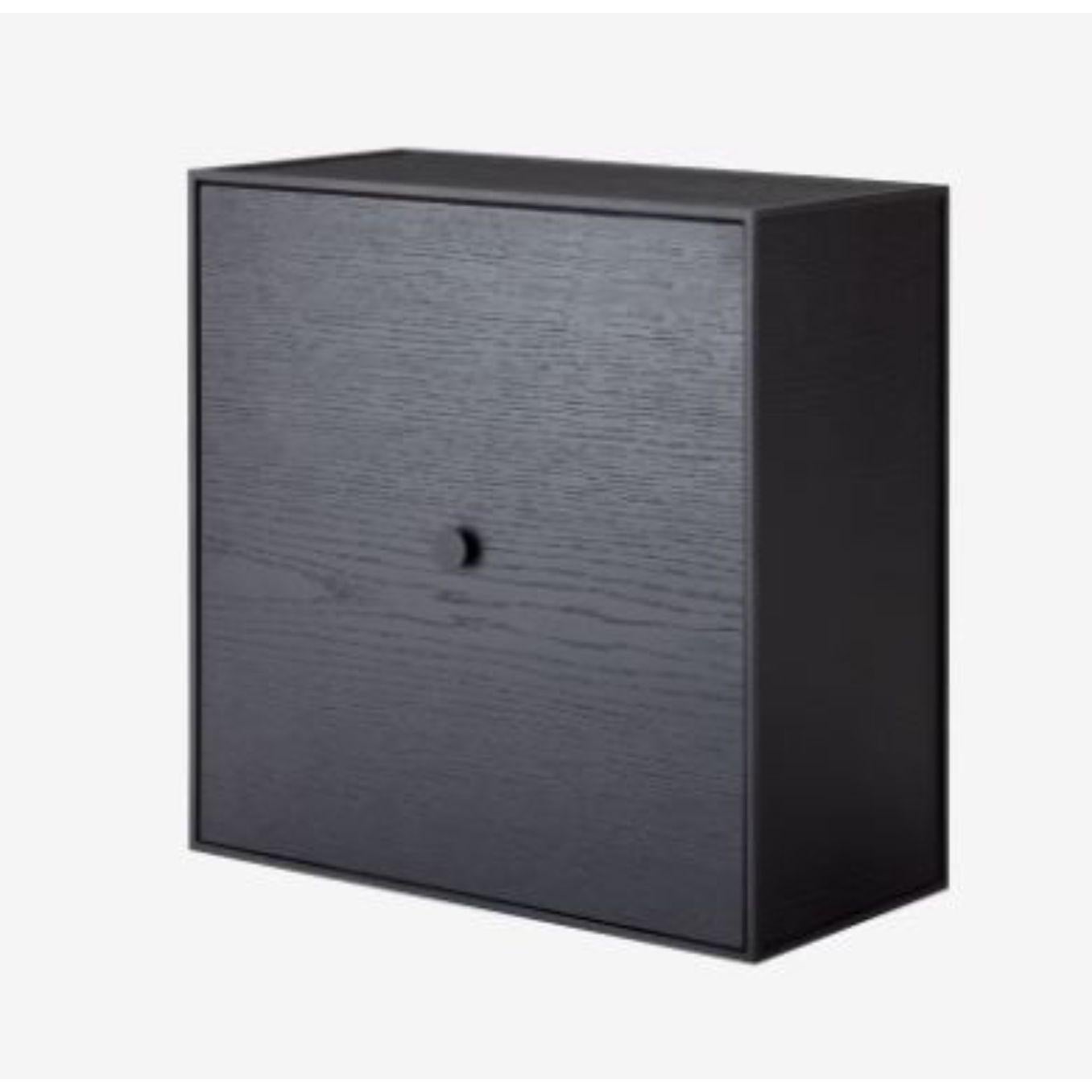 42 Black ash frame box with door by Lassen
Dimensions: D 42 x W 21 x H 42 cm 
Materials: Finér, Melamin, Melamin, Melamine, metal, veneer, ash
Also available in different colors and dimensions. 
Weight: 11.50 Kg

By Lassen is a Danish design