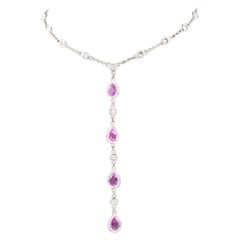 Collier en or blanc avec pendentif en forme de goutte en diamant de 4,2 carats et saphir rose