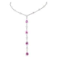 Collana in oro bianco con diamante e zaffiro rosa da 4,2 carati e pendente a goccia