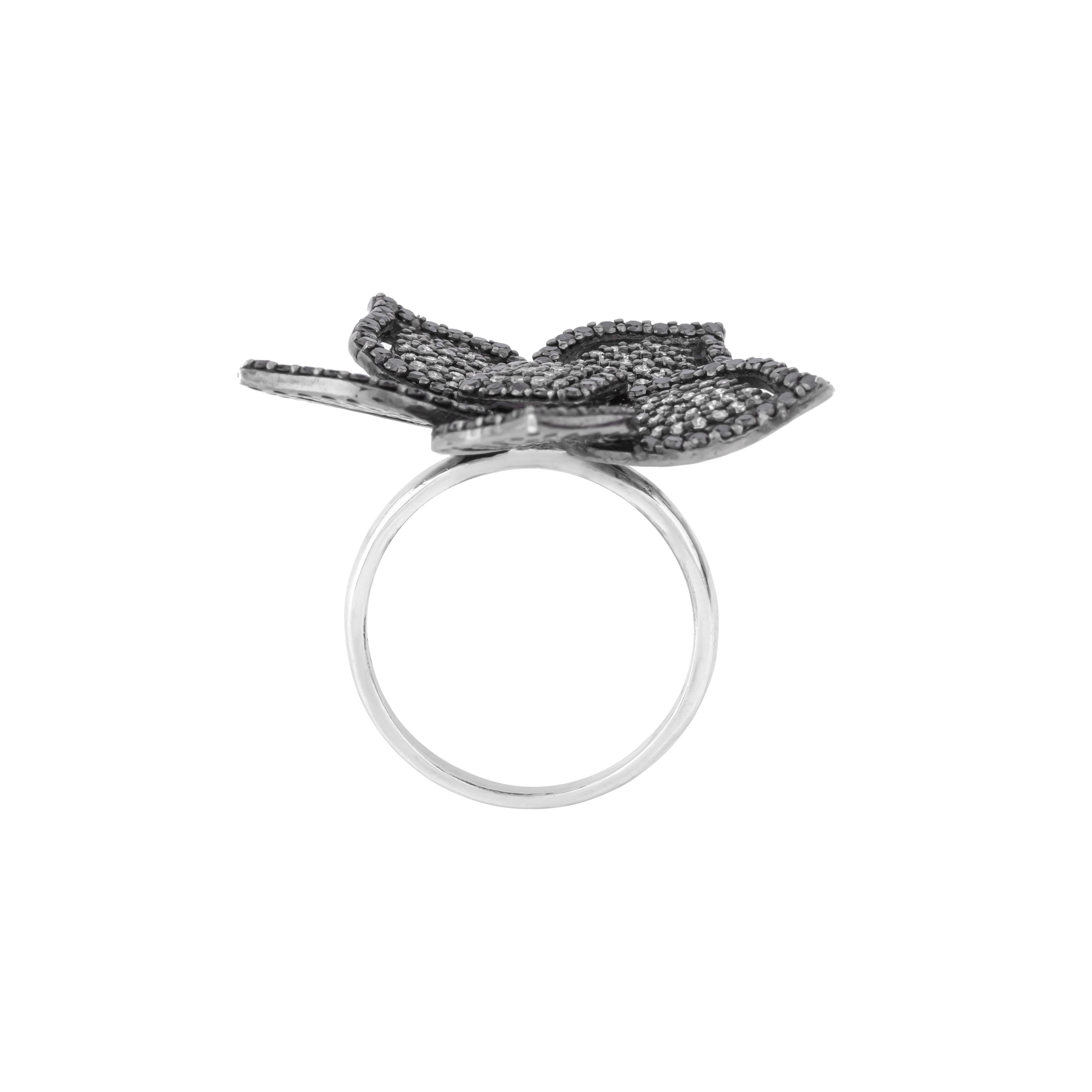 Round Cut 4.2 Carat Diamond Flower Cocktail Ring For Sale