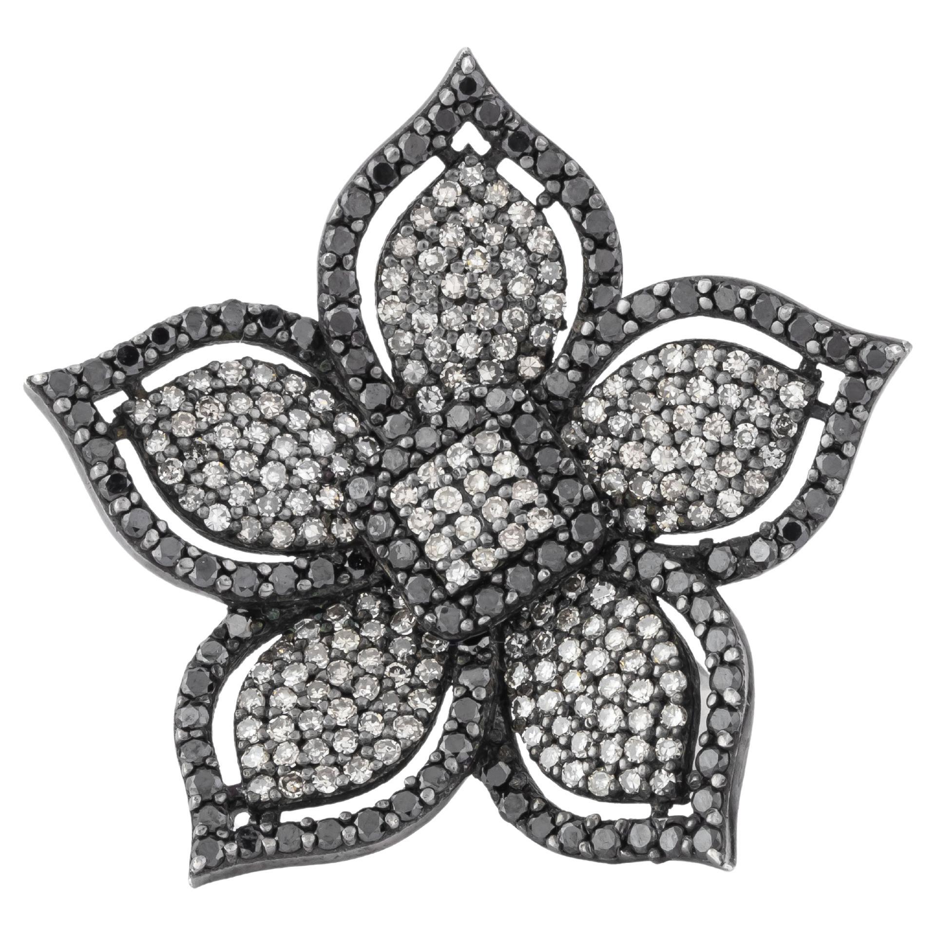 Anillo de Cóctel Flor de Diamantes de 4,2 Quilates