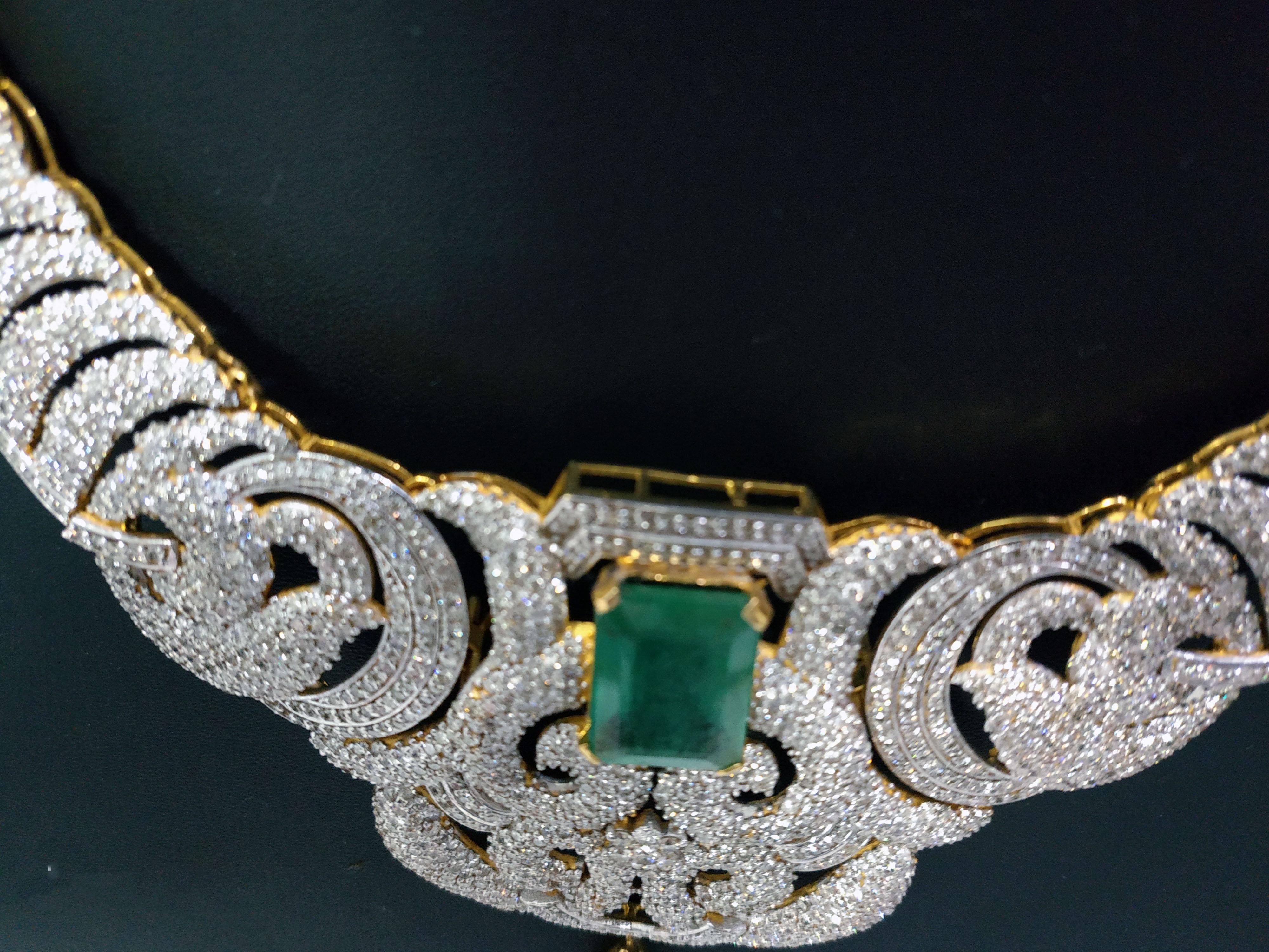 42 Carat Diamonds and 25 Carat Emerald Necklace and Earrings Set For Sale 7