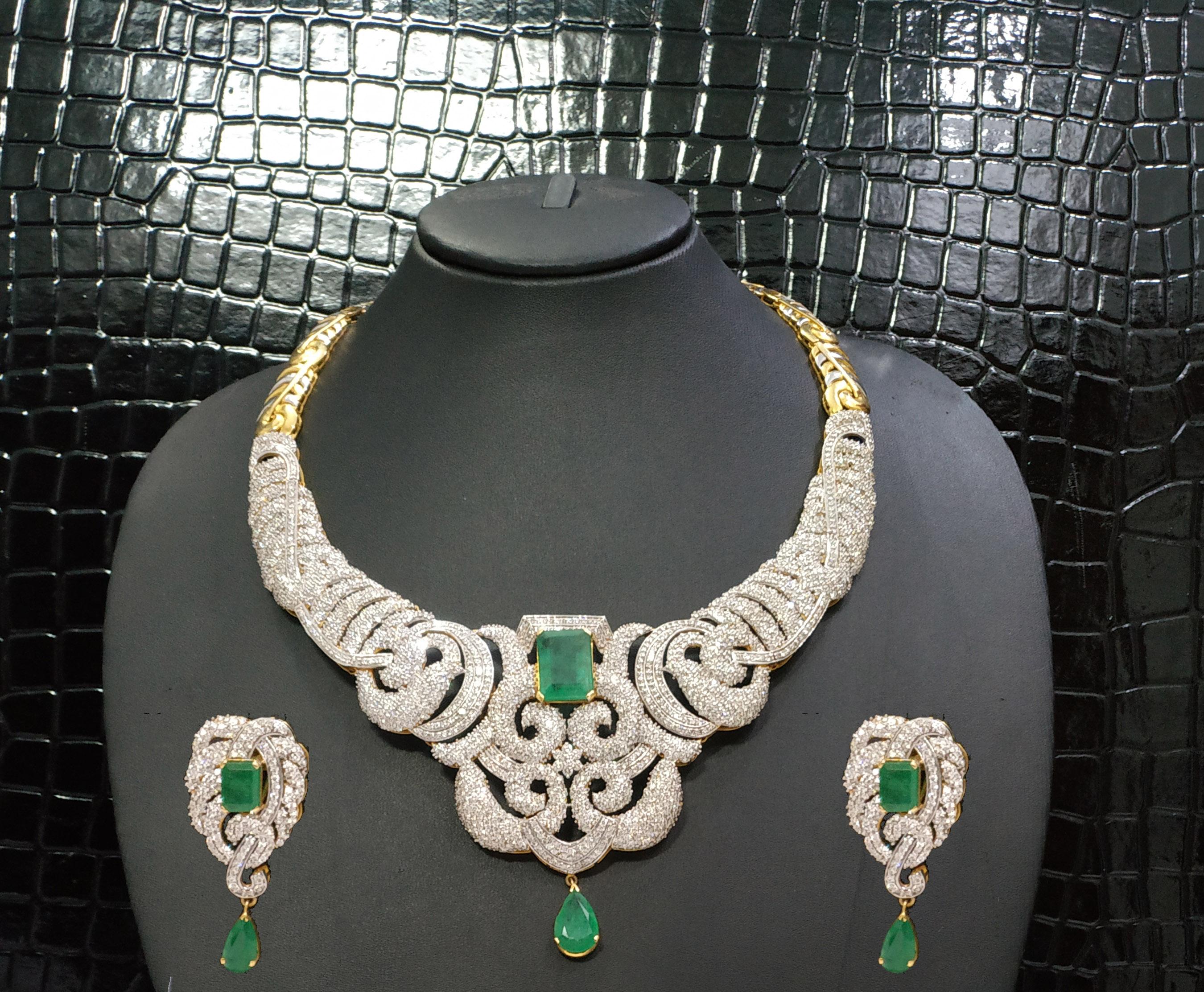 42 carat round brilliant diamonds and 25 carat emerald
18 carat Gold
Necklace and matching pair of earrings
The whole necklace is made in 18 carat gold and weighs 134 grams  