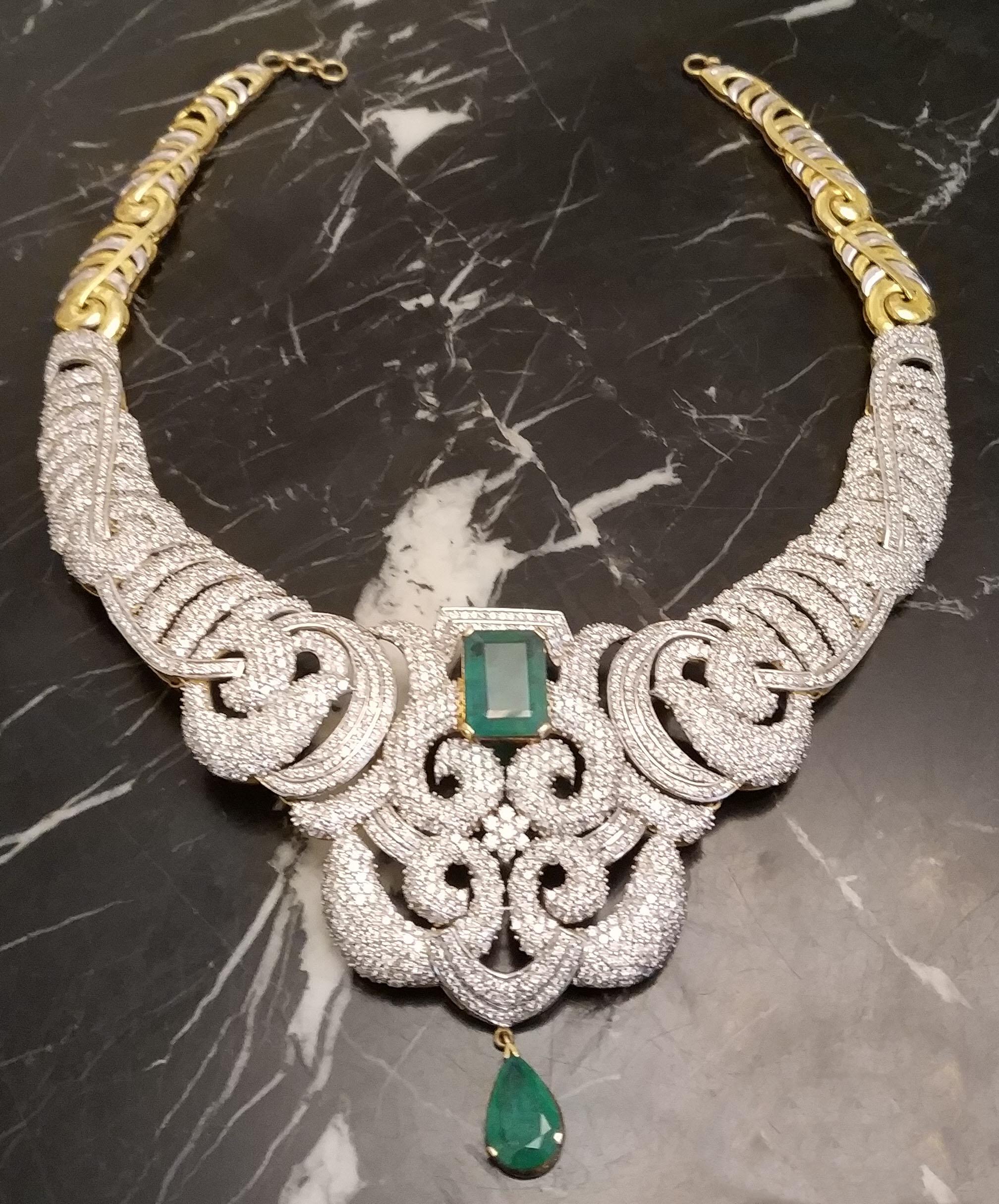 Art Deco 42 Carat Diamonds and 25 Carat Emerald Necklace and Earrings Set For Sale