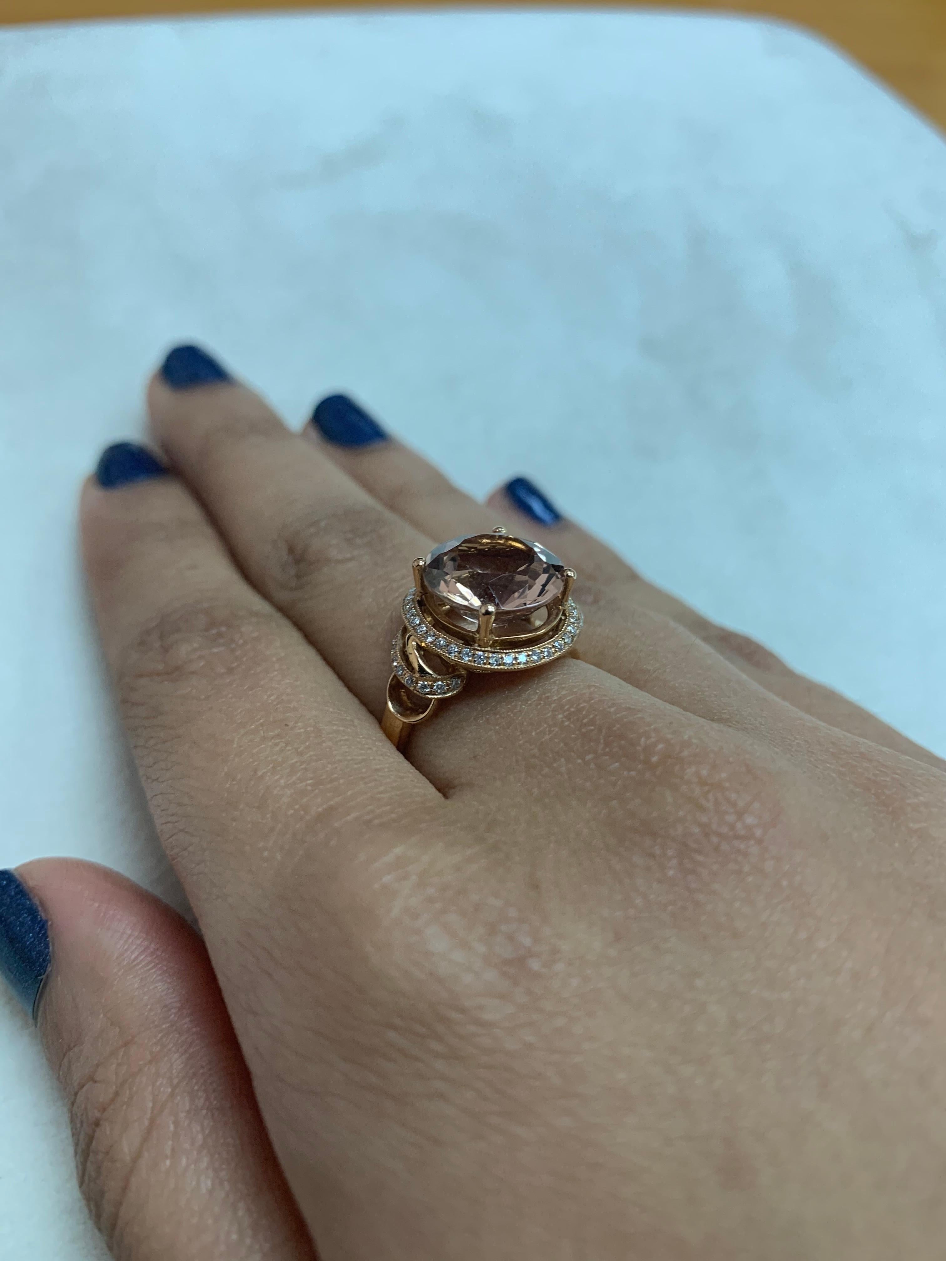 Round Cut 4.2 Carat Morganite and Diamond Ring in 18 Karat Rose Gold For Sale