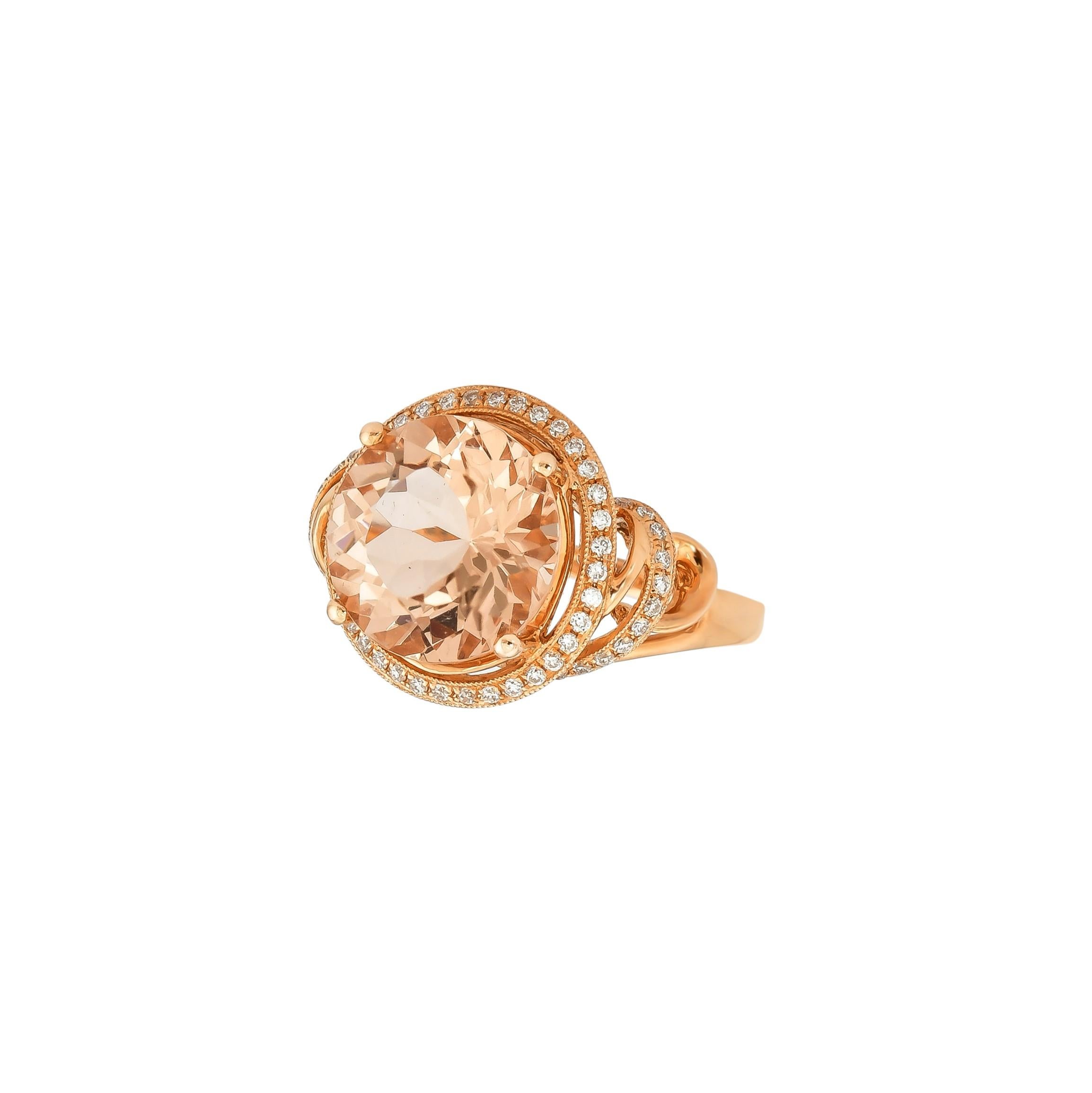 4.2 Carat Morganite and Diamond Ring in 18 Karat Rose Gold In New Condition For Sale In Hong Kong, HK