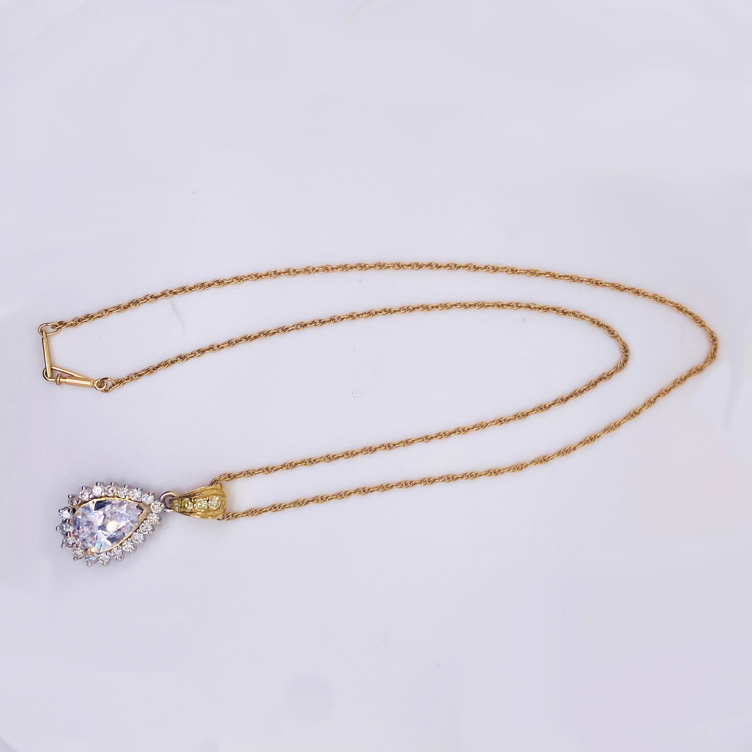 Women's 4.2 Carat White & Yellow Diamond Pendant Necklace 18K Yellow Gold  For Sale