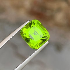 4.2 Carats Step Cushion Cut Olive Green Color Natural Peridot for Jewellery 9mm