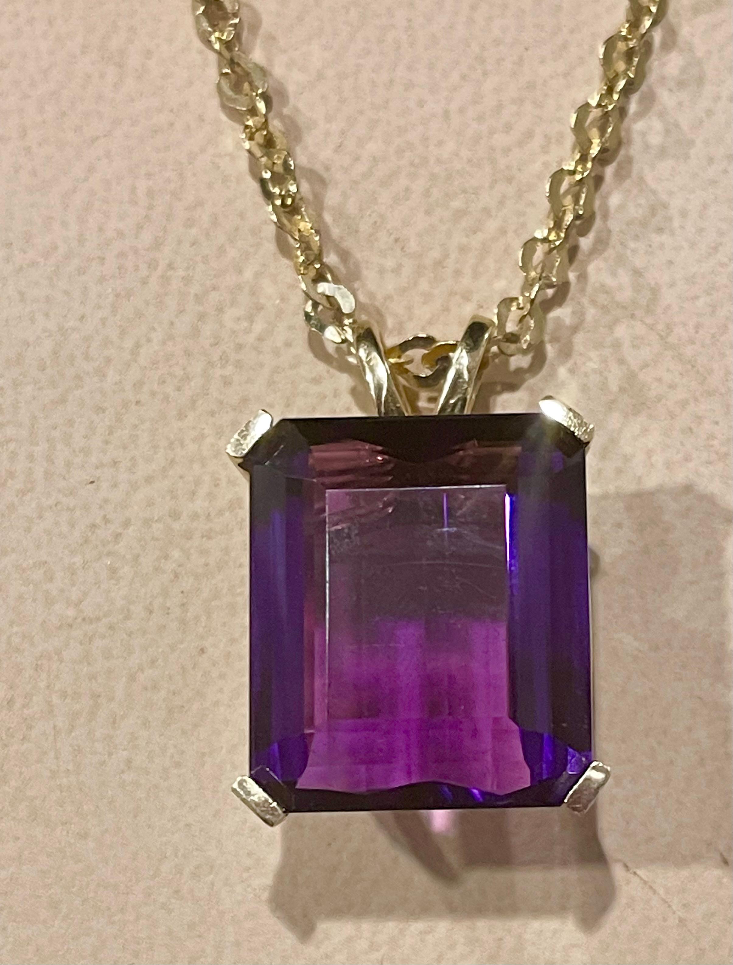 42 Ct Emerald Cut Amethyst Pendant /Necklace + 14 Kt Yellow Gold Chain Vintage In Excellent Condition In New York, NY