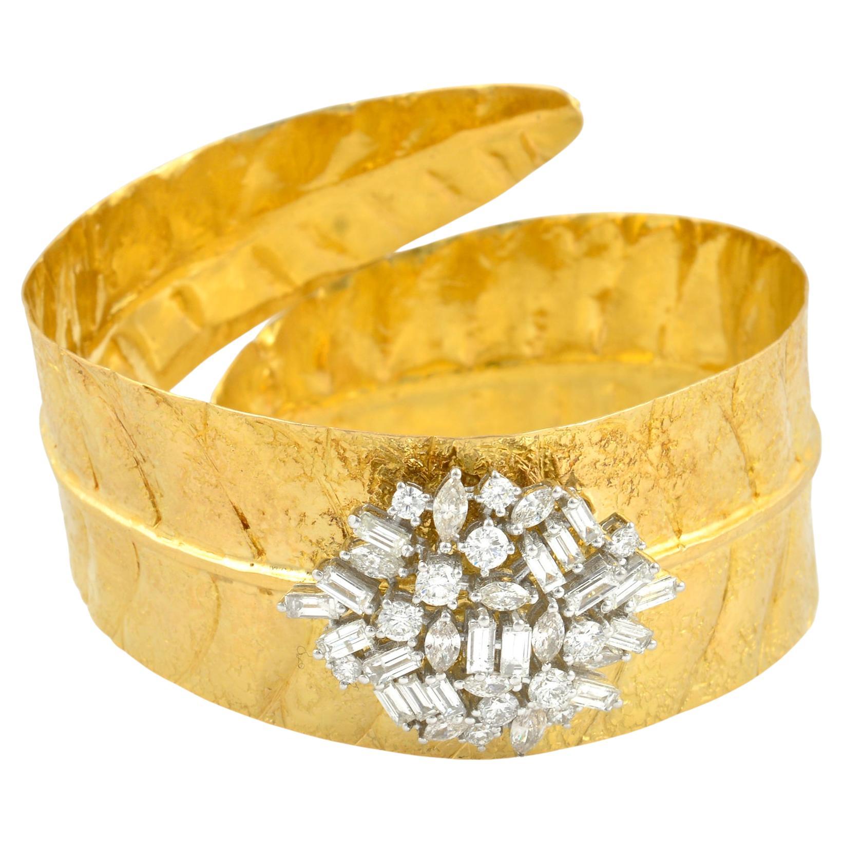 Bracelet jonc feuille en or jaune 18 carats avec diamants marquises et baguettes 4,2 carats SI/HI