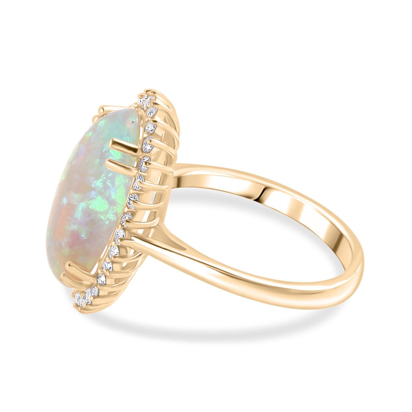 En vente :  4.2 CTW Opal Statement Diamond Halo Wedding Ring in Solid 14k Yellow Gold (Anneau de mariage en or jaune 14k) 5