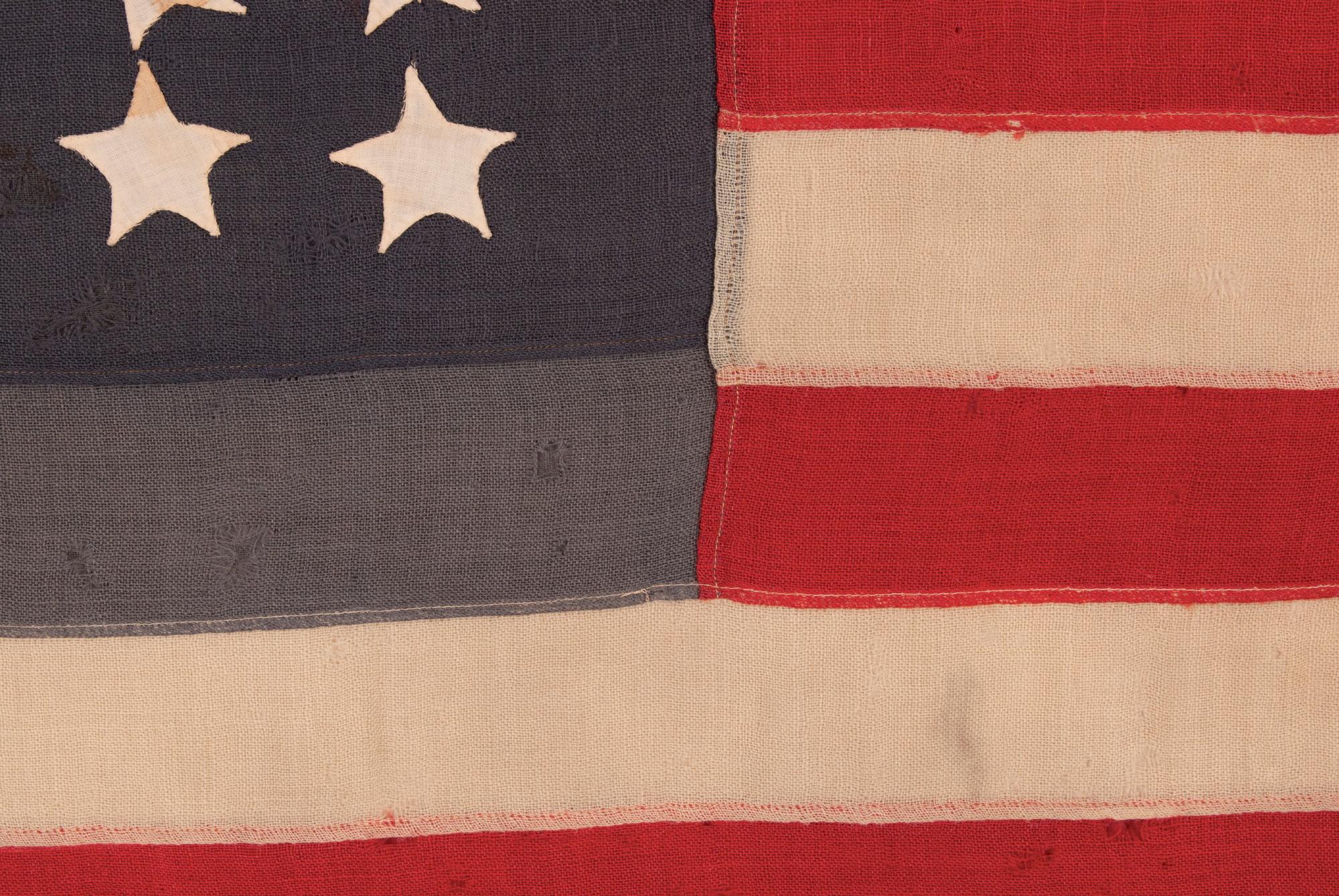 42 étoiles cousues à la main sur un drapeau américain ancien, vers 1889-1890 Bon état - En vente à York County, PA