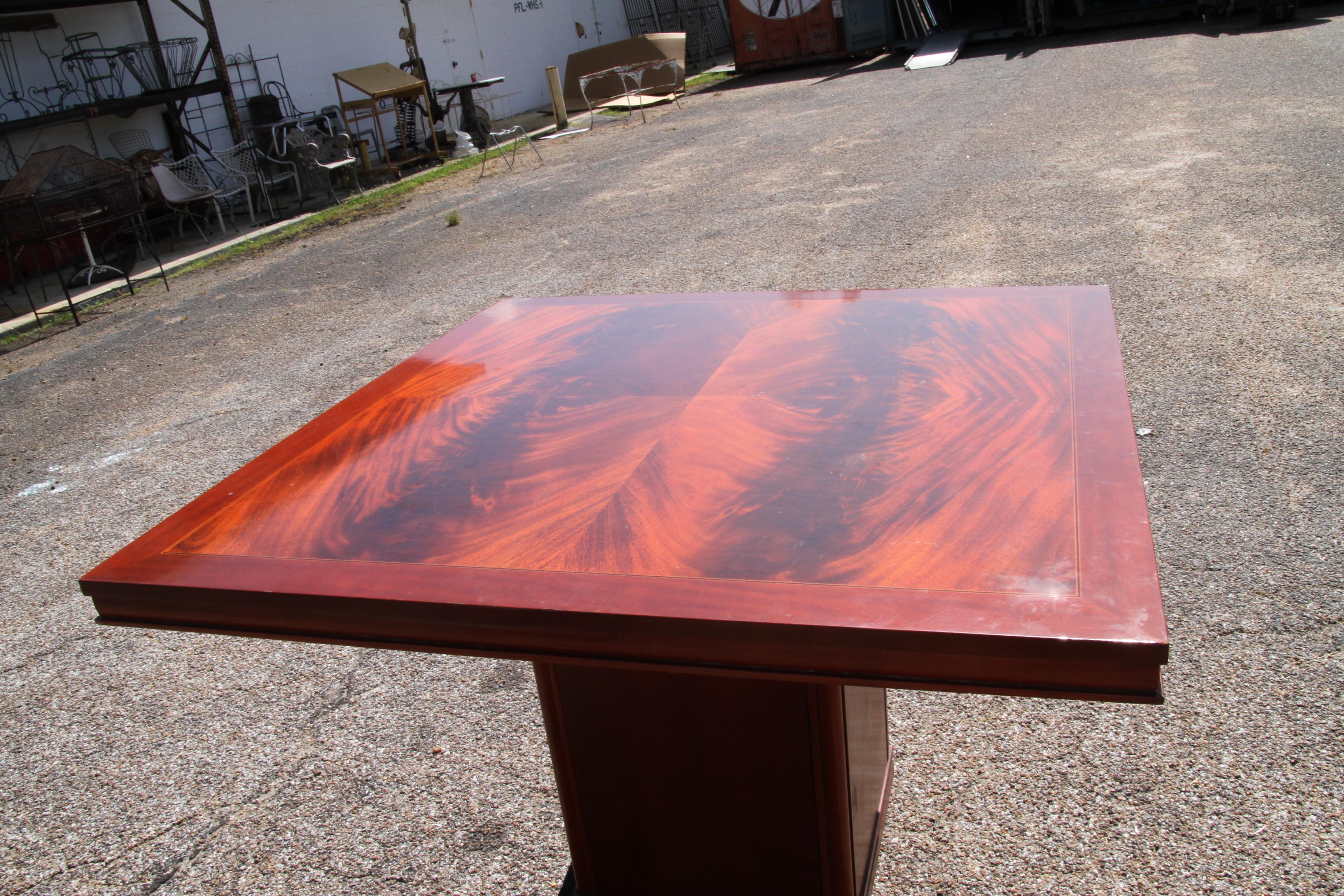 Nord-américain Table à piédestal Helikon 42