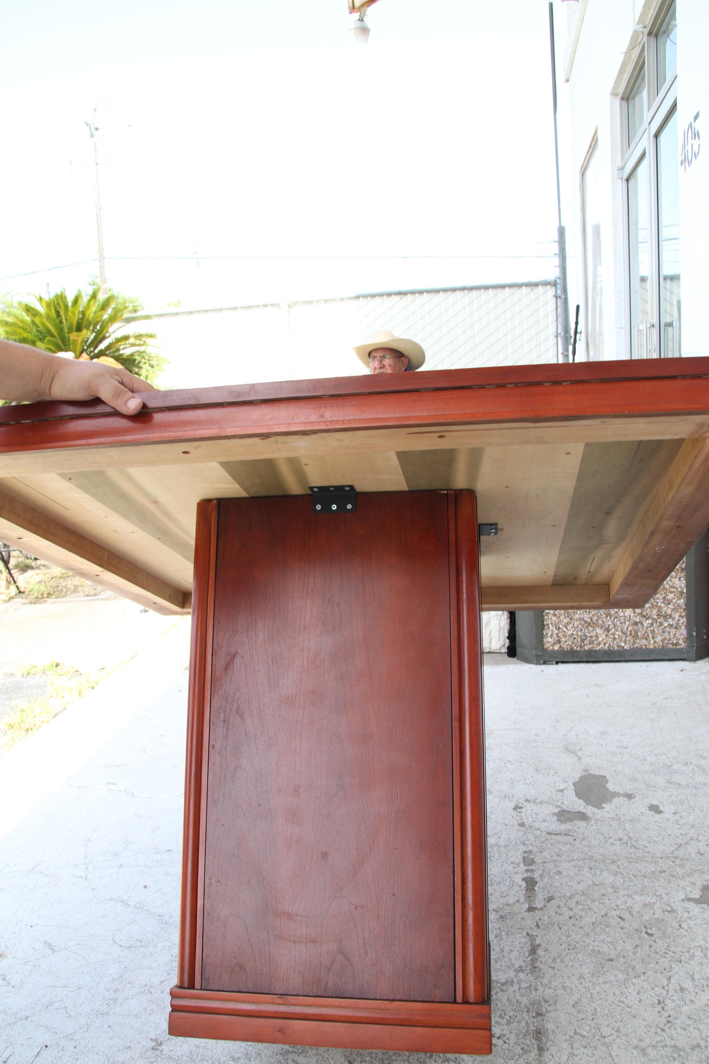 Acajou Table à piédestal Helikon 42