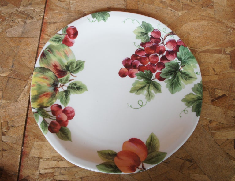 42Pc Royal Doulton 1994 Everyday Vintage Grape Porcelain China Dinnerware Set For Sale at 1stDibs