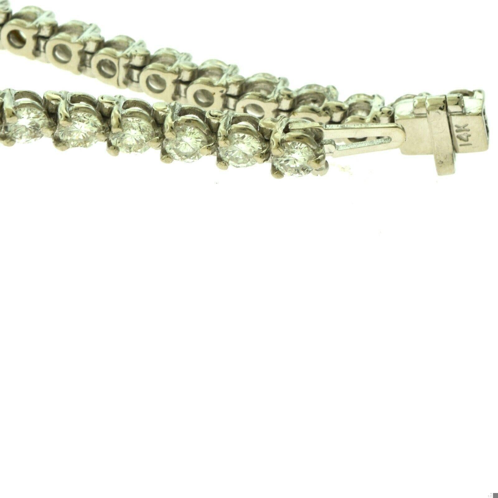 42 Round Brilliant Cut Diamond Tennis Line Bracelet in White Gold, 6.15 TCW In Excellent Condition For Sale In Miami, FL