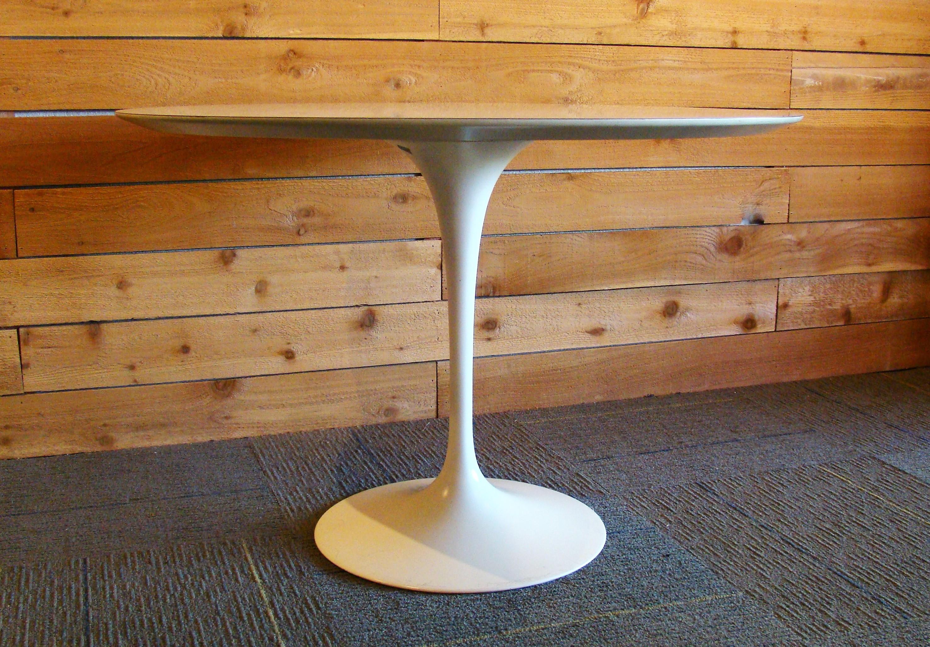 Round Tulip Table Designed by Eero Saarinen for Knoll International, USA 2