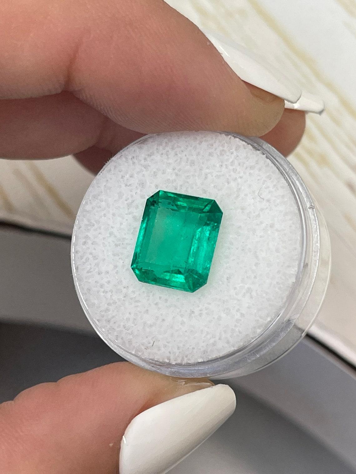 Modern 4.20 Carat 11x9 Vivid Muzo Green Colombian Emerald - Classic Emerald Cut May For Sale
