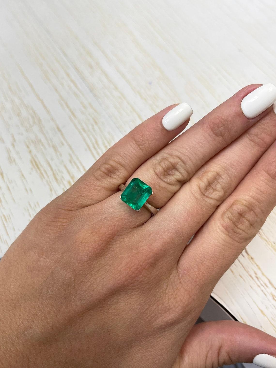 4.20 Carat 11x9 Vivid Muzo Green Colombian Emerald - Classic Emerald Cut May For Sale 2