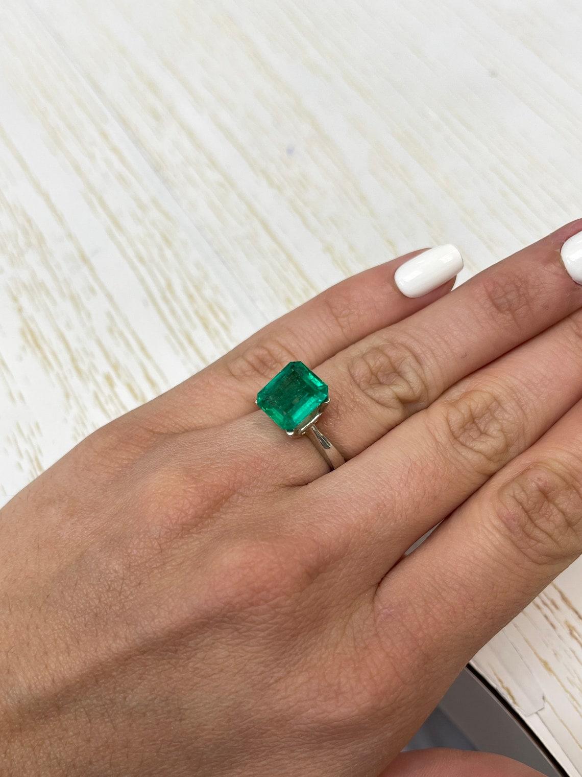 4.20 Carat 11x9 Vivid Muzo Green Colombian Emerald - Classic Emerald Cut May For Sale 3