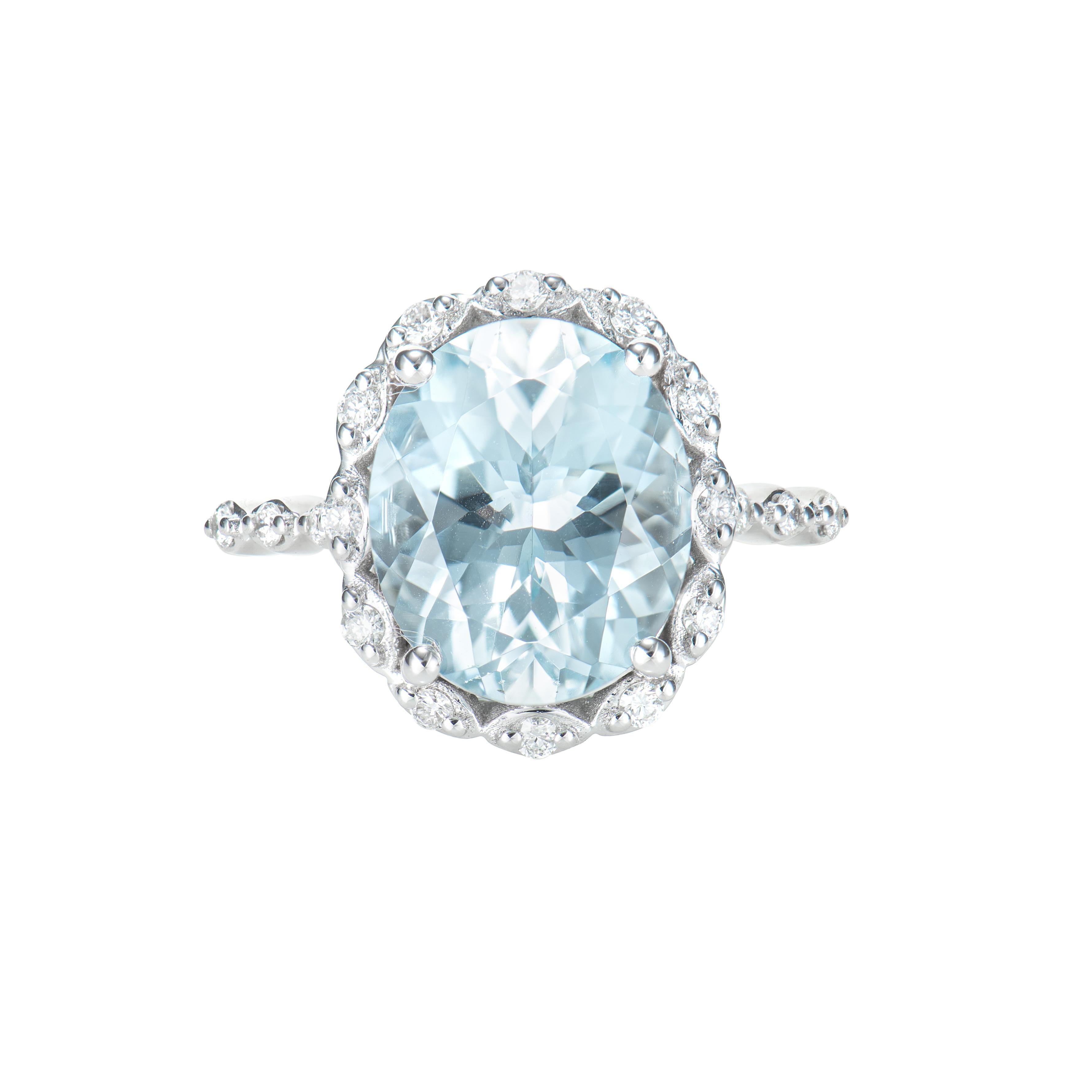 Contemporary 4.20 Carat Aquamarine Elegant Ring in 18 Karat White Gold with White Diamond. For Sale