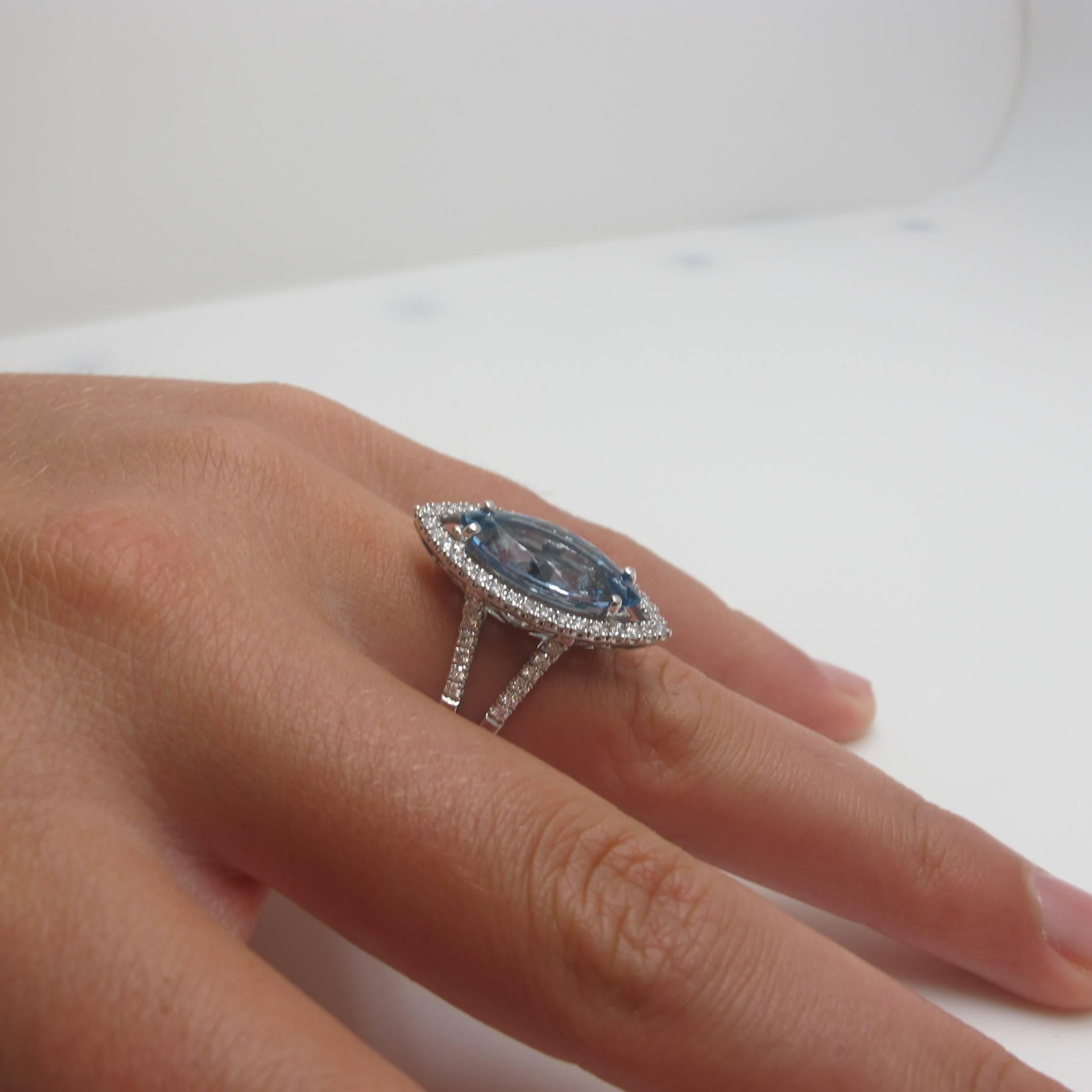 4.20 Carat Aquamarine Ring 18 Karat White Gold with Diamonds In New Condition In Los Angeles, CA