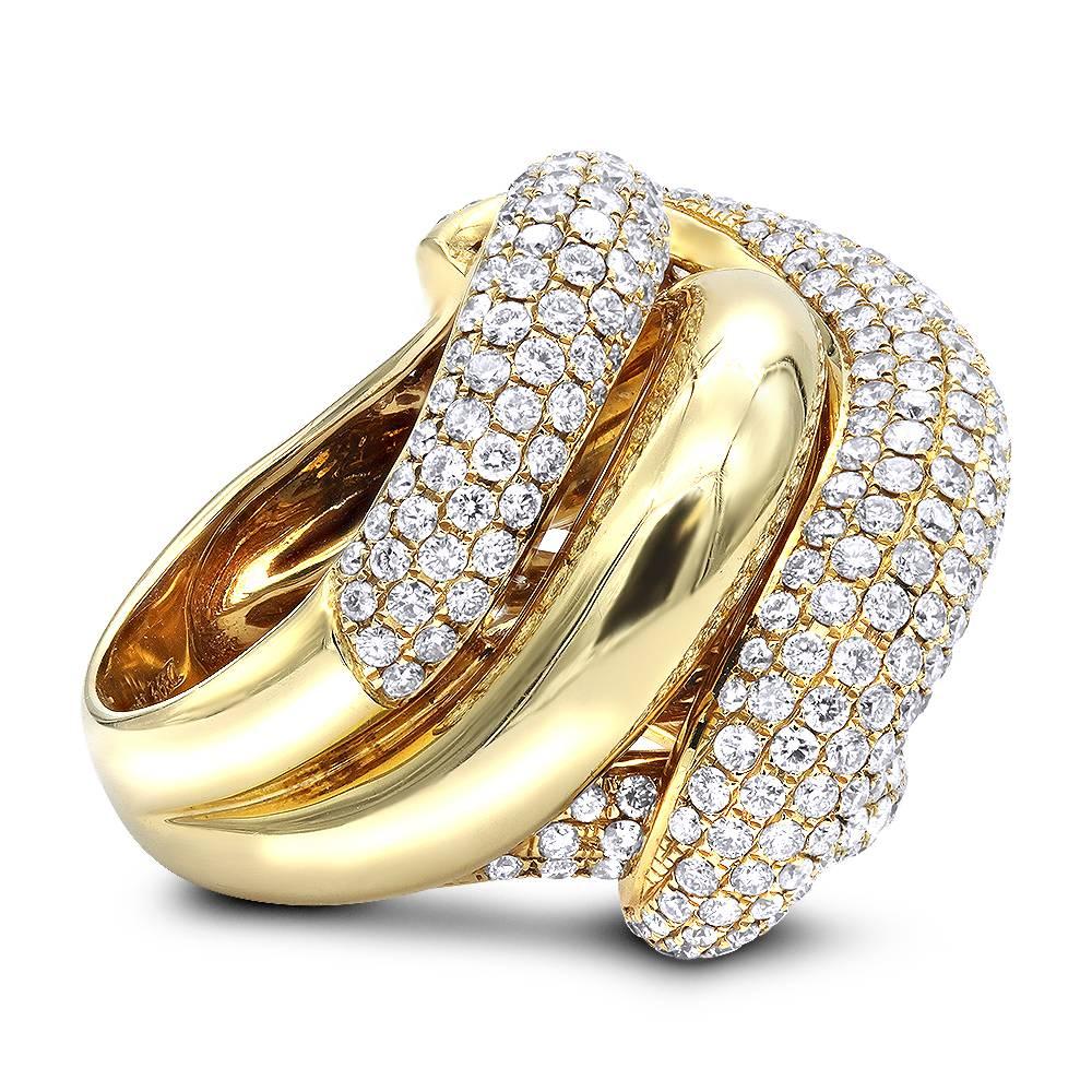 The Bold Gold Love Knot ring is a one of a kind dazzling cocktail ring. Knots in jewelry symbolize love, friendship, and affection among other things. Perfect for anniversaries and events, this knot ring is beautiful from all angles.

This show