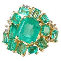 4.20 Carat Colombian Emerald and Baguette Diamonds 18 Carat Yellow Gold Ring