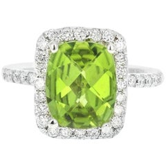 Retro 4.20 Carat Impressive Natural Peridot and Diamond 14 Karat White Gold Ring